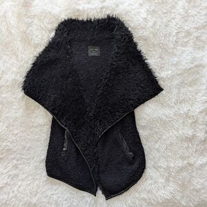 Love Tree Black Fuzzy Vest